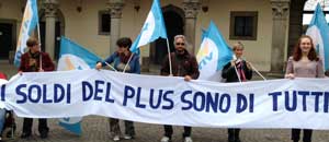 Viva Viterbo lo striscione per il Plus