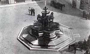 Piazza delle erbe quando le fontane erano curate  