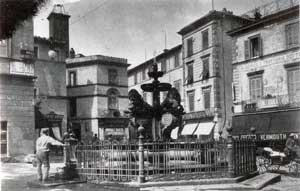 Piazza delle erbe quando le fontane erano curate  