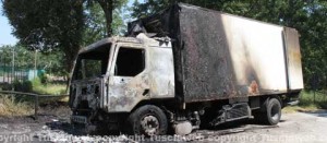 Il camion in fiamme sulla Superstrada