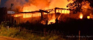 Prezzi pazzi distrutto dalle fiamme