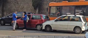 Il tamponamento in viale Raniero Capocci