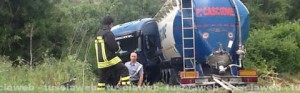 Il tir nella scarpata