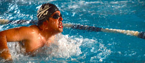 Roberto Ricci in vasca per la gara degli Special Olympics estivi