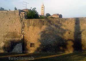 Una finestra sulle mura civiche