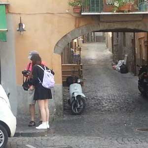 Gli americani controlla che la foto dei materassi sia venuta bene