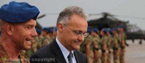 Il ministro Mario Mauro a Viterbo con il generale Calligaris