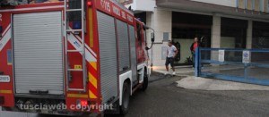 Uomo giù dal quarto piano in via Genova - L'intervento dei vigili del fuoco