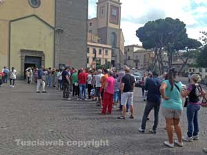 Santa Rosa- La fila per comprare i biglietti