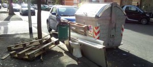 Rifiuti su via Treviso