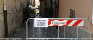 La transenna su via Macel Gattesco