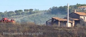 Incendio - I vigili del fuoco al lavoro