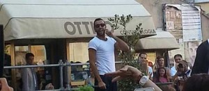 Marco Mengoni sul palco di piazza del Comune a Ronciglione