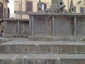 Scritta su Fontana grande
