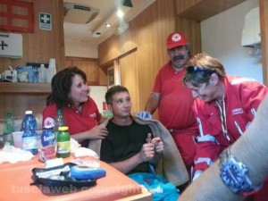 Simone Ricci accolto nel camper della Croce rossa