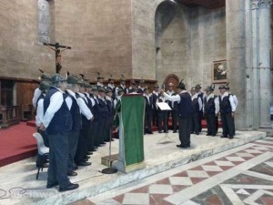 Il coro degli alpini al duomo