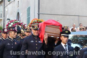 I funerali di Massimo Gorini - Il feretro portato a spalla 