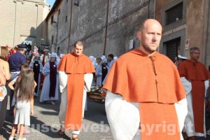 Il corteo storico sfila per le vie della città
