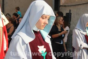 Il corteo storico sfila per le vie della città