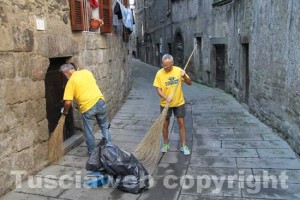 I volontari a lavoro