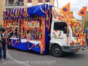 La festa del libro sacro dei Sikh