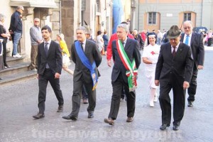 Le autorità chiudono il corteo