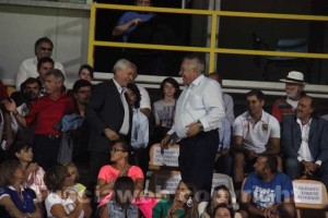 Il sindaco Michelini in tribuna accolto da Piero Camilli