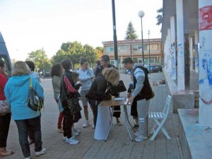 La raccolta firme per il cambio di orario della Francigena