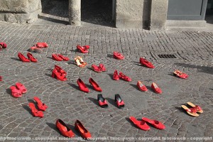 Scarpe rosse contro il femminicidio 