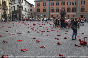 Scarpe rosse contro il femminicidio 