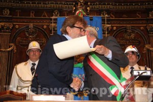 Gigi Proietti e il sindaco Leonardo Michelini