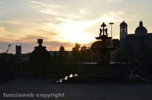 Tramonto dai giardini di piazza del comune di Christian Bernabei
