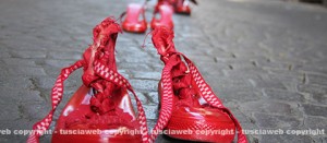 Scarpe rosse contro il femminicidio
