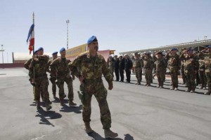 lo stendardo di combattimento del 1° reggimento Aviazione dell’Esercito ‘Antares’ di Viterbo è giunto presso la base ‘Camp Arena’ di Herat, 