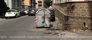 Il cassonetto tornato sgombro in via Oslavia