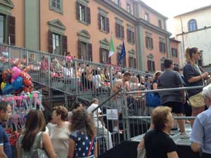 Le tribune a piazza del Comune