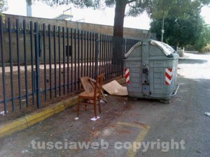 Buche e discariche varie al Pilastro