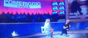 Agata, la madre della ragazza violentata, in studio con Barbara D'Urso
