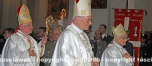 Al centro il vescovo Fumagalli, a sinistra il cardinale Ouellet e a destra il vescovo emerito Chiarinelli