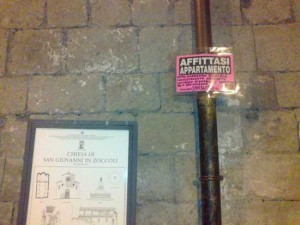 Cartelli di affittasi a San Giovanni in Zoccoli