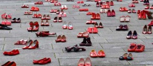 Scarpe rosse contro il femminicidio