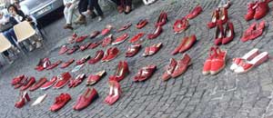 Le scarpe esposte