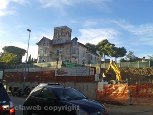 L'inizio dei lavori nei pressi della villa liberty a Bagnaia