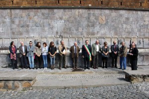 La cerimonia di inaugurazione delle fontane restaurate a Tuscania