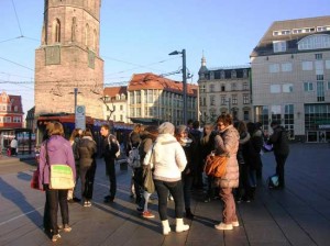 Gli studenti e i docenti nel centro cittadino di Halle
