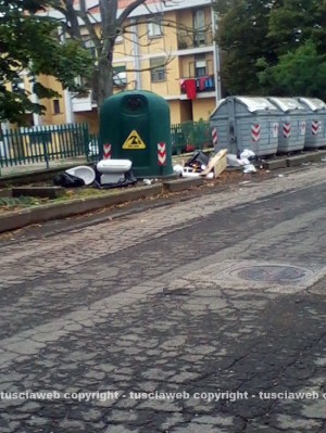 I sanitari abbandonati in via santa Maria in Silice