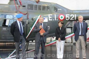 La cerimonia di consegna dll'Ab 206