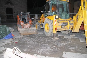 Piazza del Gesù- Partiti i lavori per restaurare il pavimento