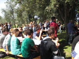 Studenti ascoltano Lo Cicero in Azienda Agraria-2