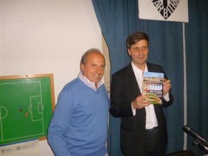 Gasbarri e Filacchione con il libro della sezione Aia Viterbo 
